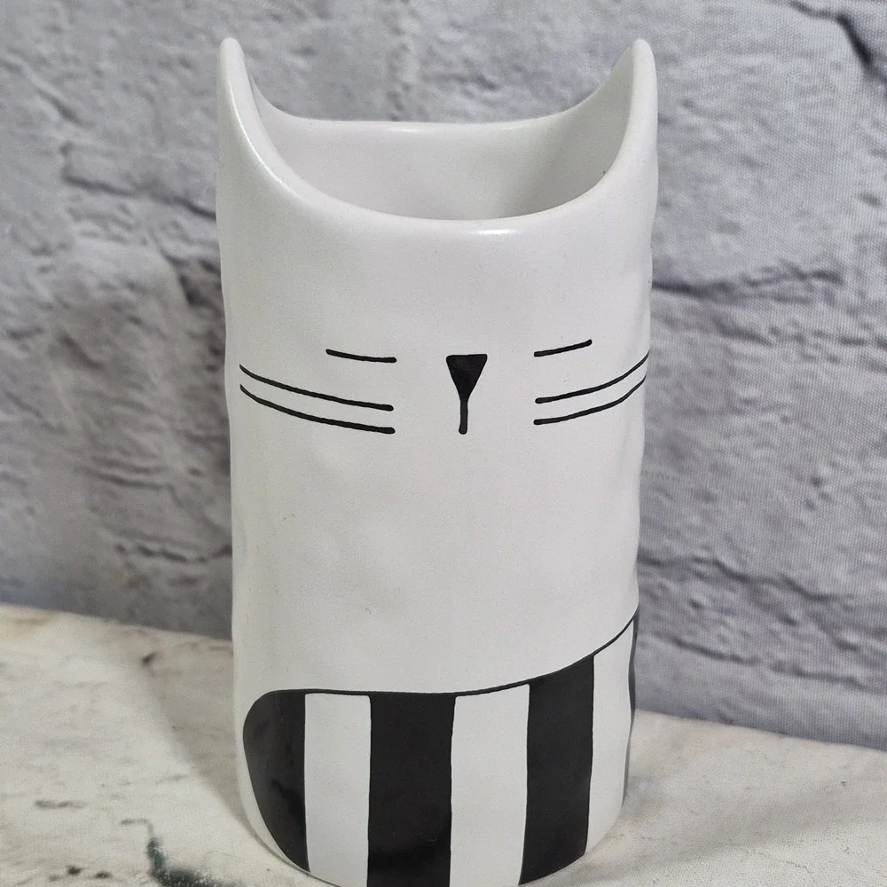 IKEA Fatalig Cat Vase Pencil Holder Black Off-White Contemporary Stoneware Decor